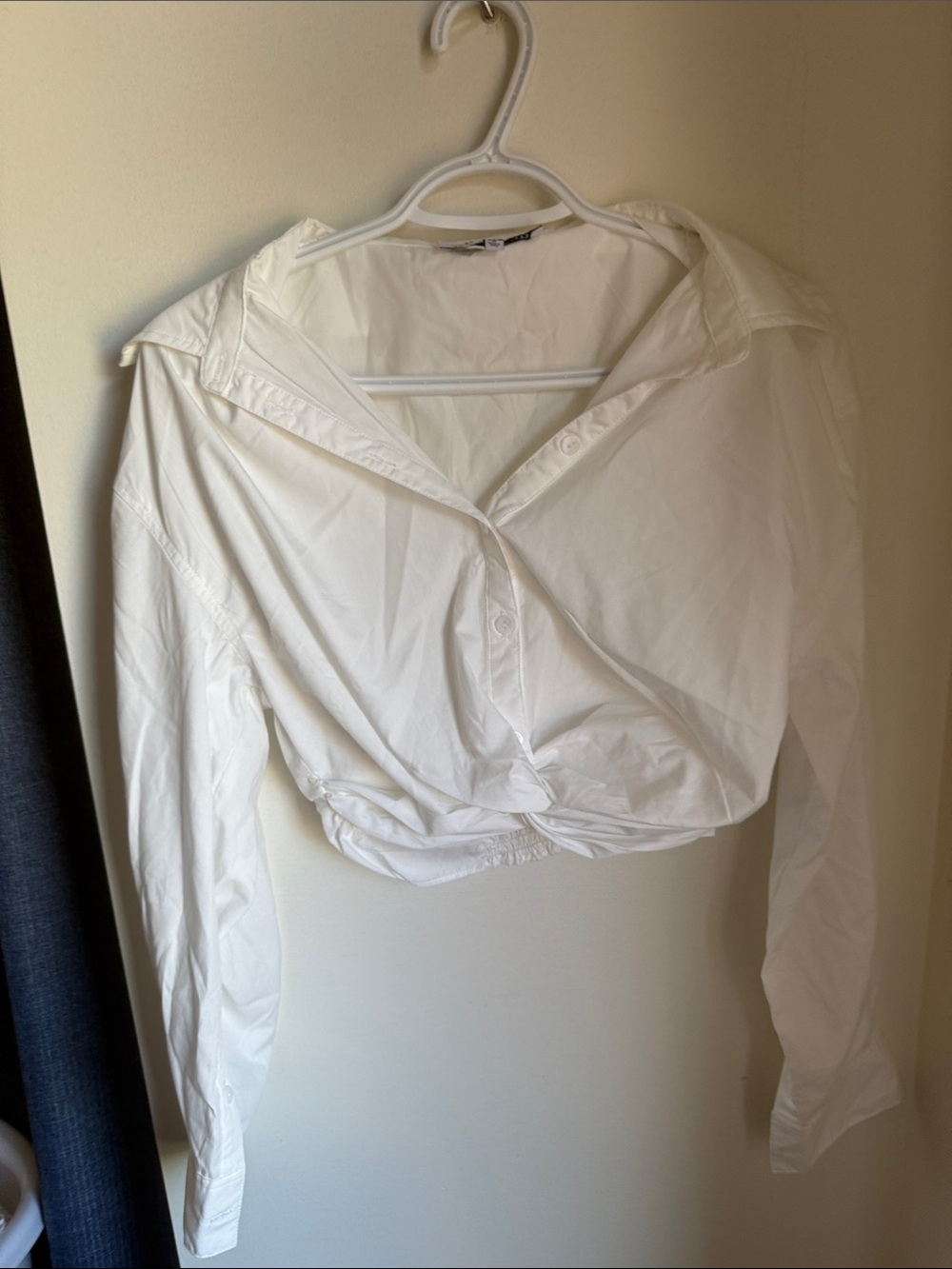 En Saison White Ruched Front Long Sleeve Top | Cropped Blouse